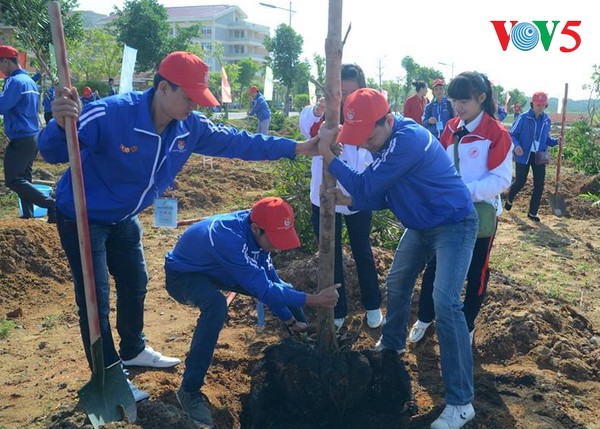 Valoriser davantage le bénévolat chez les jeunes - ảnh 1